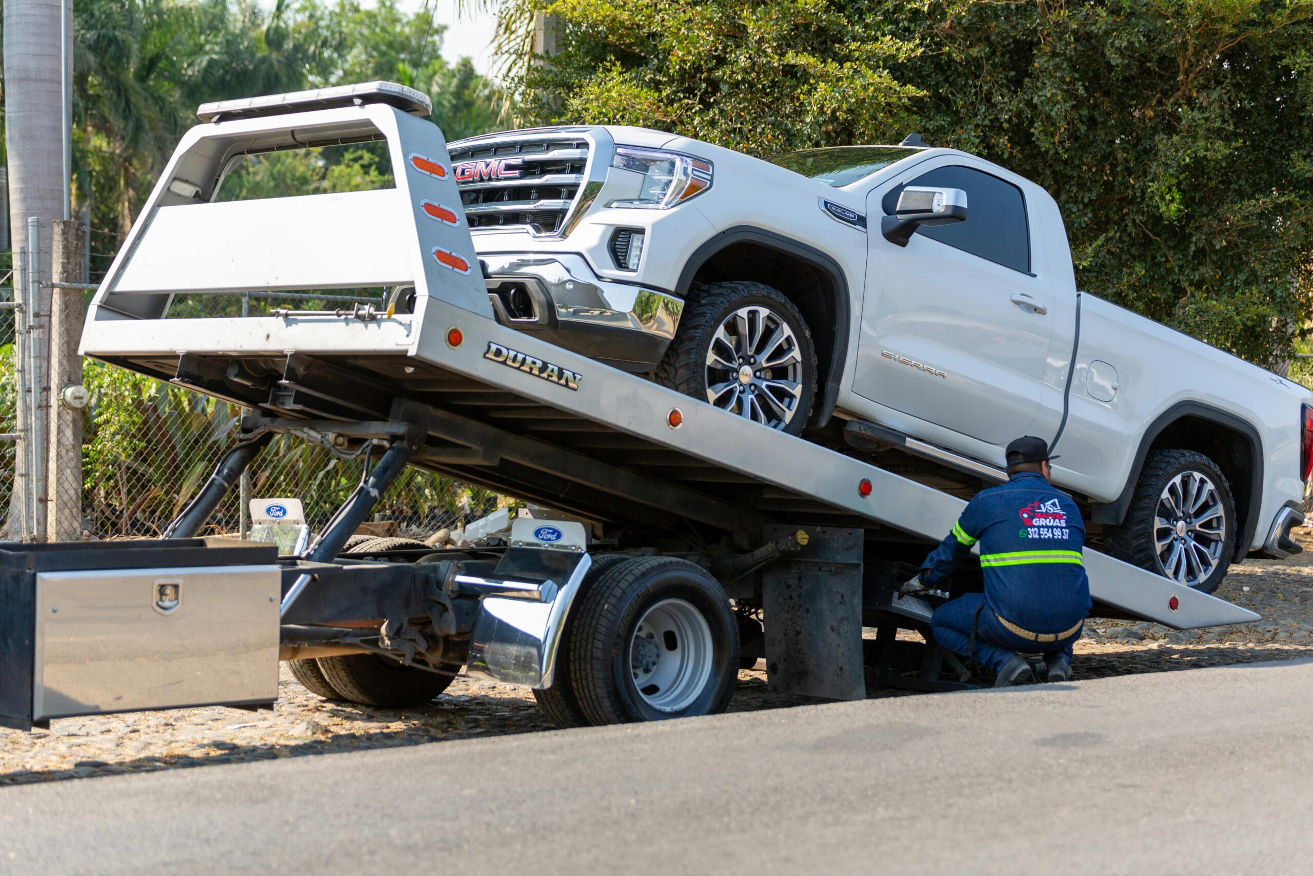 Tow trcuk towing a car